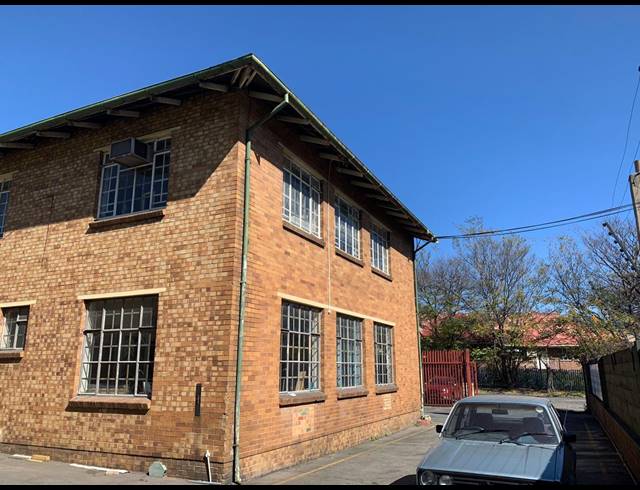 5,100M² WAREHOUSE FOR SALE IN INDUSTRIA